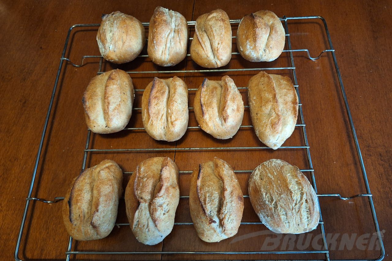 Sauerteigbrötchen